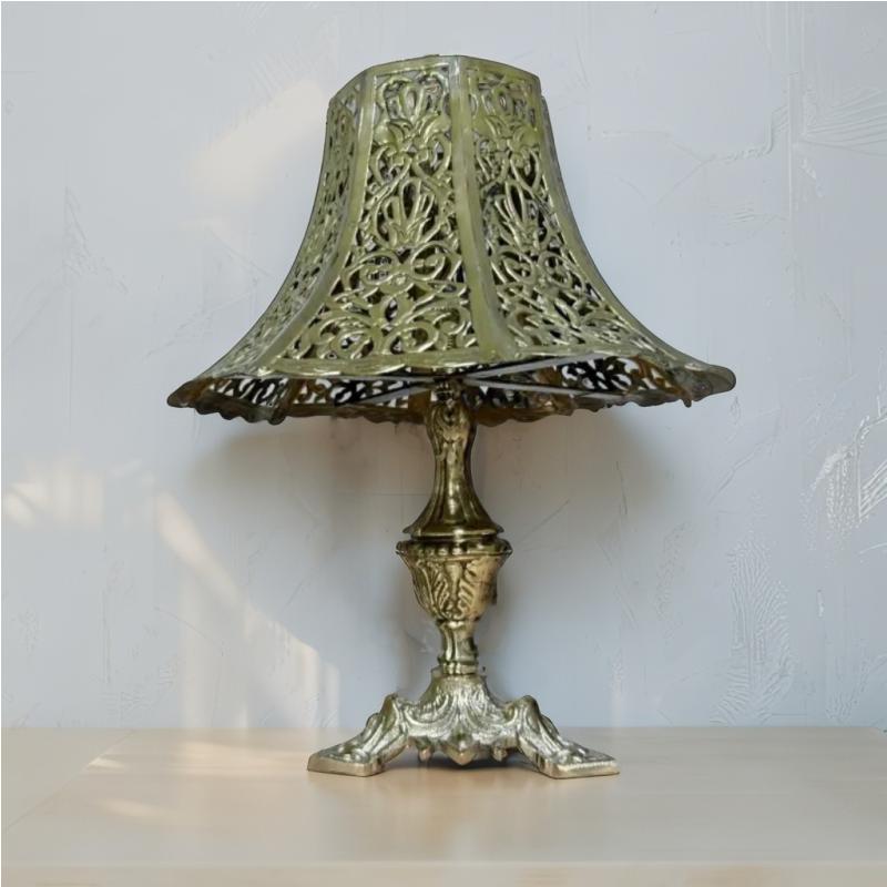 Lampe en Cuivre Ciselé